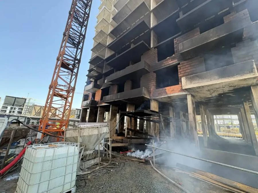 В Омске в пожаре на стройке пострадали рабочие