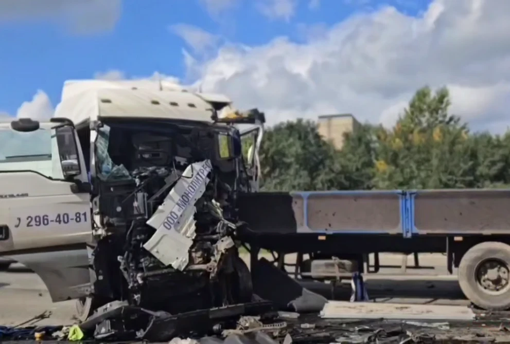 В Красноярске произошло смертельное ДТП с участием двух грузовых авто