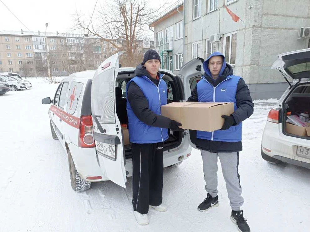 В Красноярске активисты партии передали подарки детям, находящимся на патронаже службы паллиативной помощи 