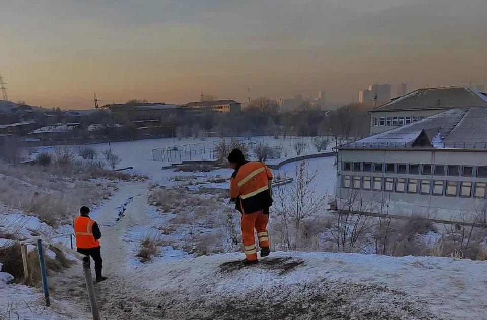 В Красноярске убрали горку, на которой разбился подросток