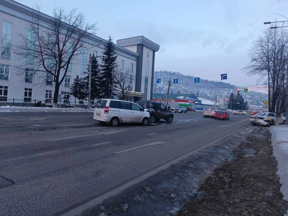 Столкновение четырёх автомобилей в Горно-Алтайске: пострадал 8-летний мальчик