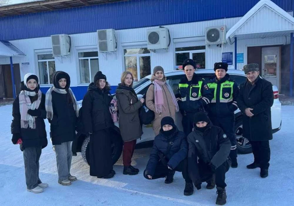 В Томской области полицейские помогли замерзающим в сломанном автомобиле детям