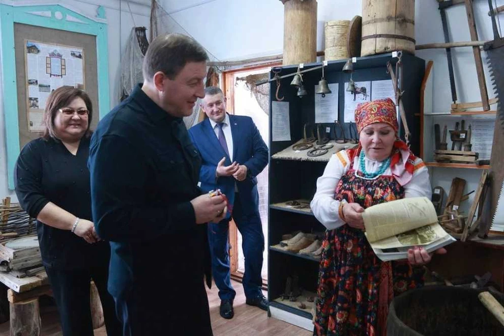 Музей с вековой историей в сельской библиотеке получит помощь от властей Алтая