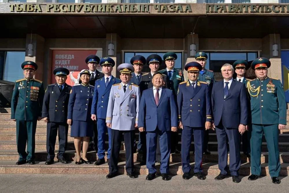 Правоохранительные ведомства Тувы отметили День государственного флага 