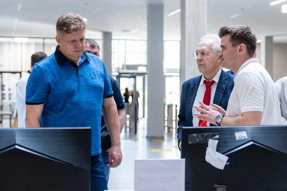 Анатолий Серышев посетил ведущие центры науки и инноваций Новосибирской области