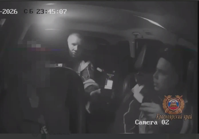 В Красноярском крае пресекли поездку нетрезвой женщины с пятью детьми