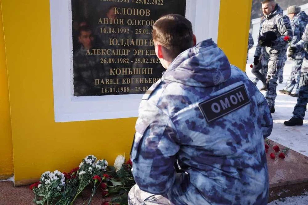Губернатор Кузбасса почил память ОМОНовцев, погибших при выполнении своего долга