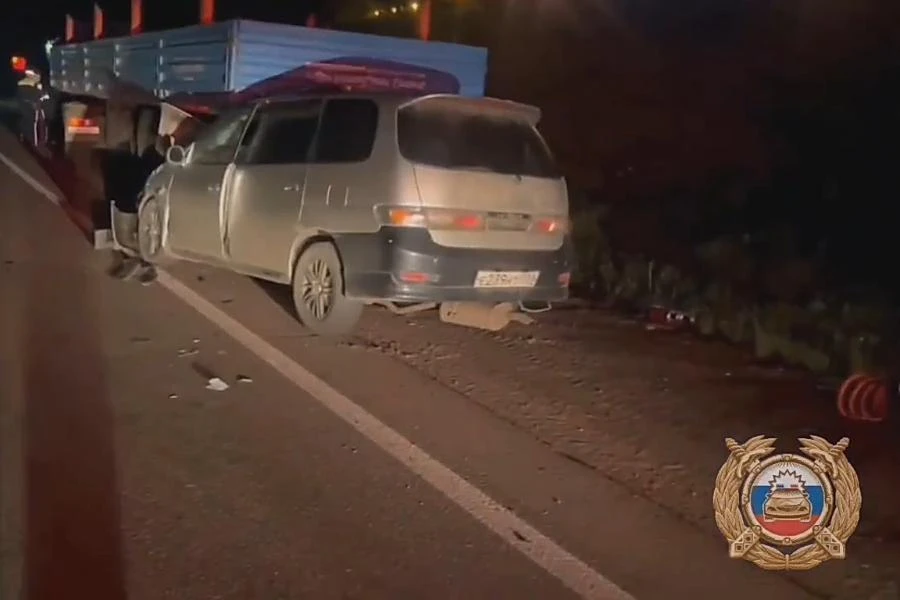 В Иркутской области погибла женщина-водитель, врезавшаяся в стоящий грузовик