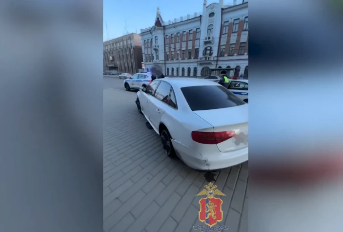 В Красноярске нетрезвый водитель совершил наезд на госавтоинспектора