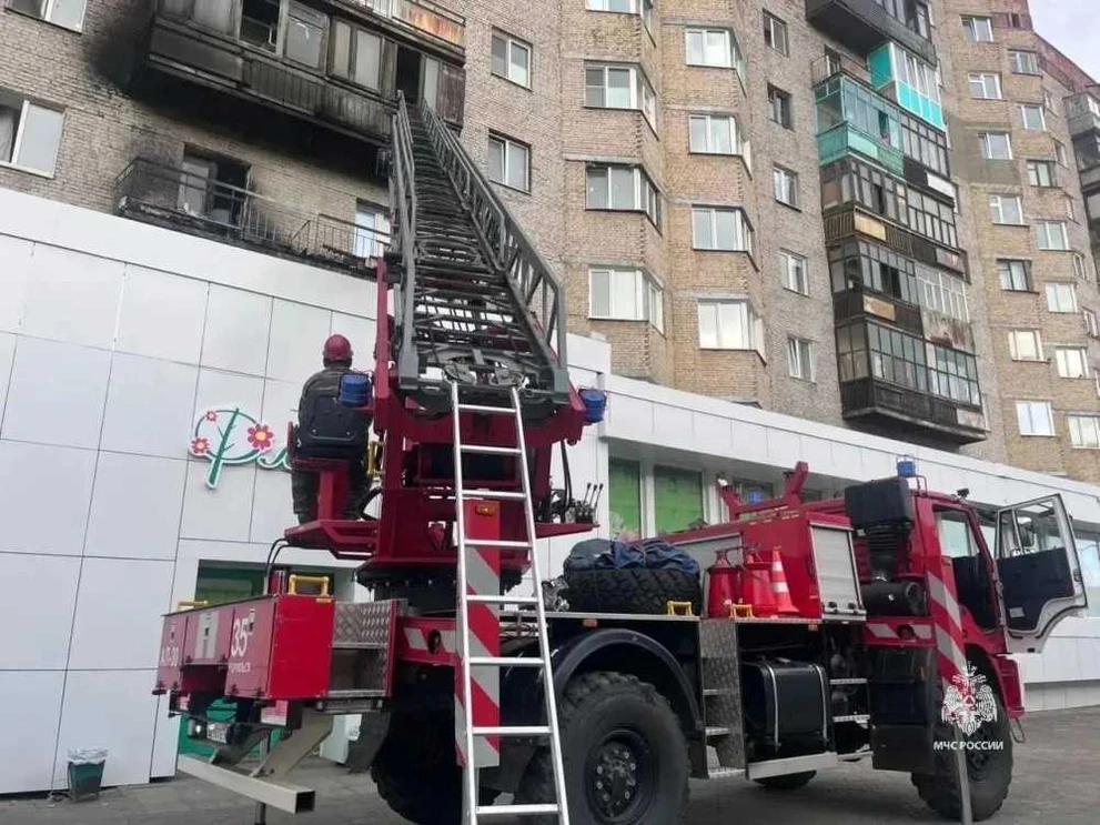 На севере Красноярского края пожарные спасли 2 человека