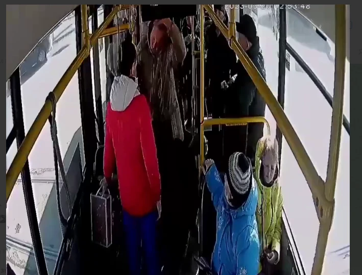 Житель Красноярска предстанет перед судом за хулиганство в автобусе