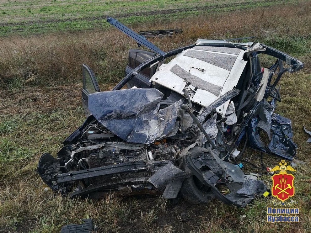 В Кузбассе 8 октября автобус столкнулся с легковушкой