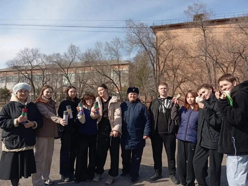 В Хакасии за один рейд закрасили сотни надписей на фасадах