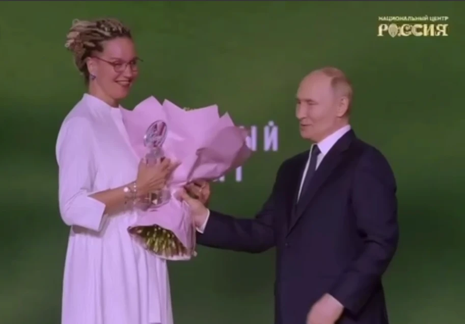 Многодетная мать из Красноярского края получила премию из рук Путина