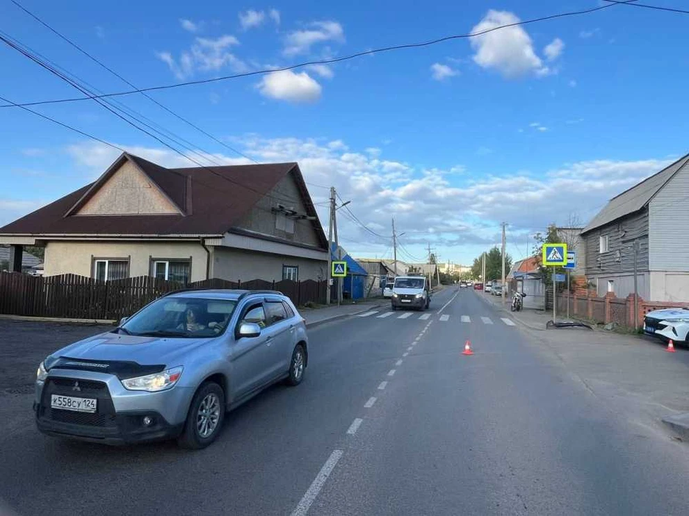 Красноярский подросток на подренном мотоцикле въехал прямо в «Хонду» 