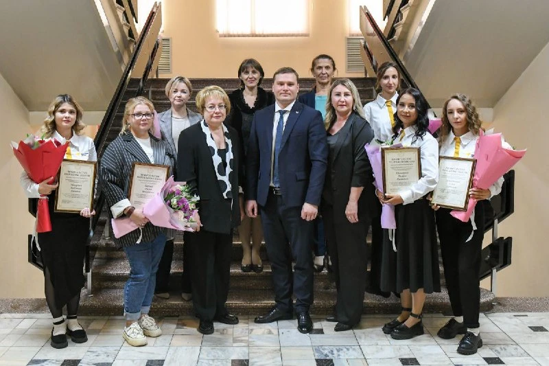 В Хакасии глава региона поблагодарил специалистов семейного проекта «Дети героев»