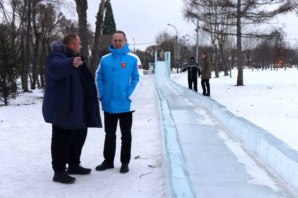 В Центральном районе Красноярска проинспектировали ледовый городок 