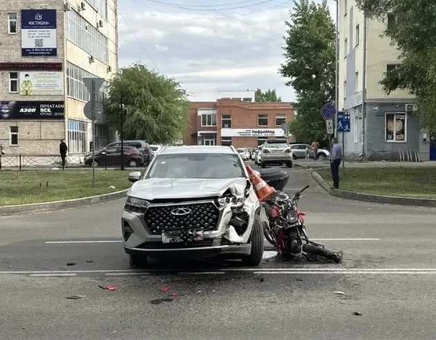 В Хакасии мотоциклист пострадал в ДТП с кроссовером