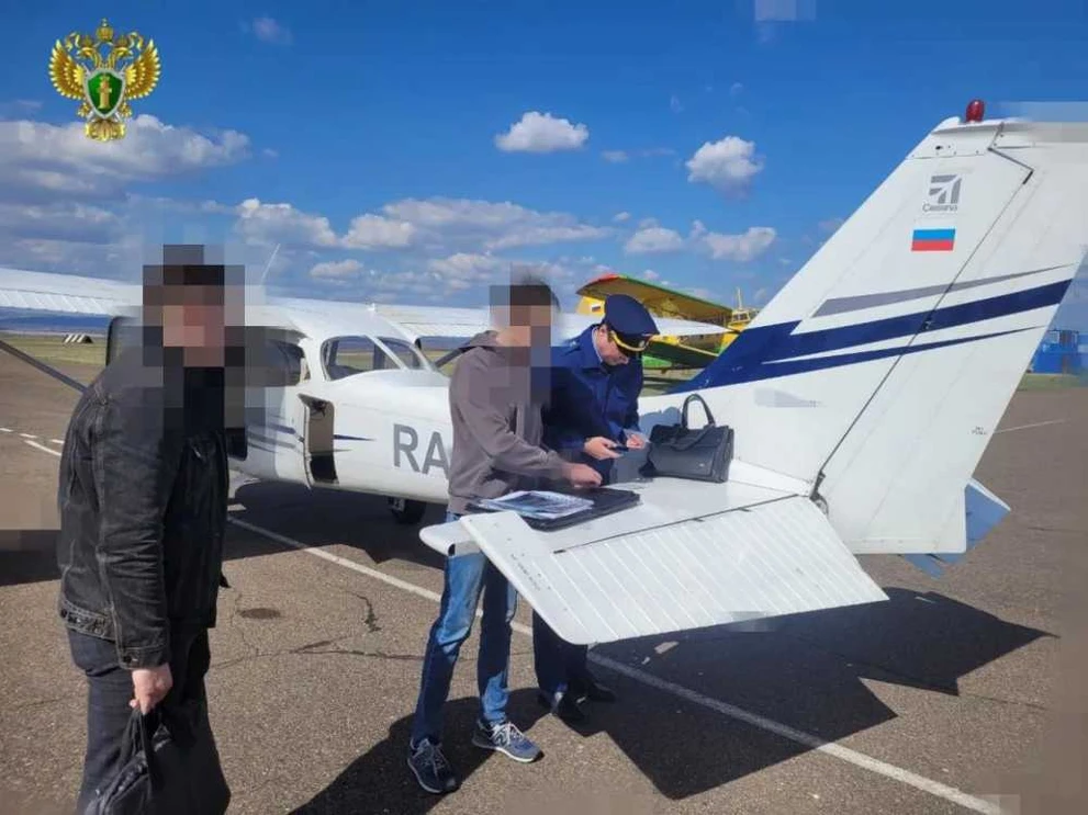 Под Красноярском без лицензии перевозили пассажиров на легкомоторном самолете  