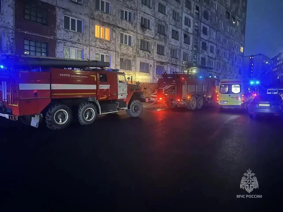 В Норильске на пожаре спасли 11 человек, включая двух детей