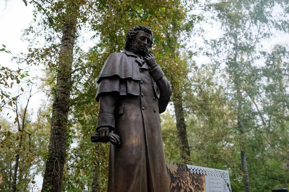  В Томске в Буфф-саду открыли памятник Пушкину
