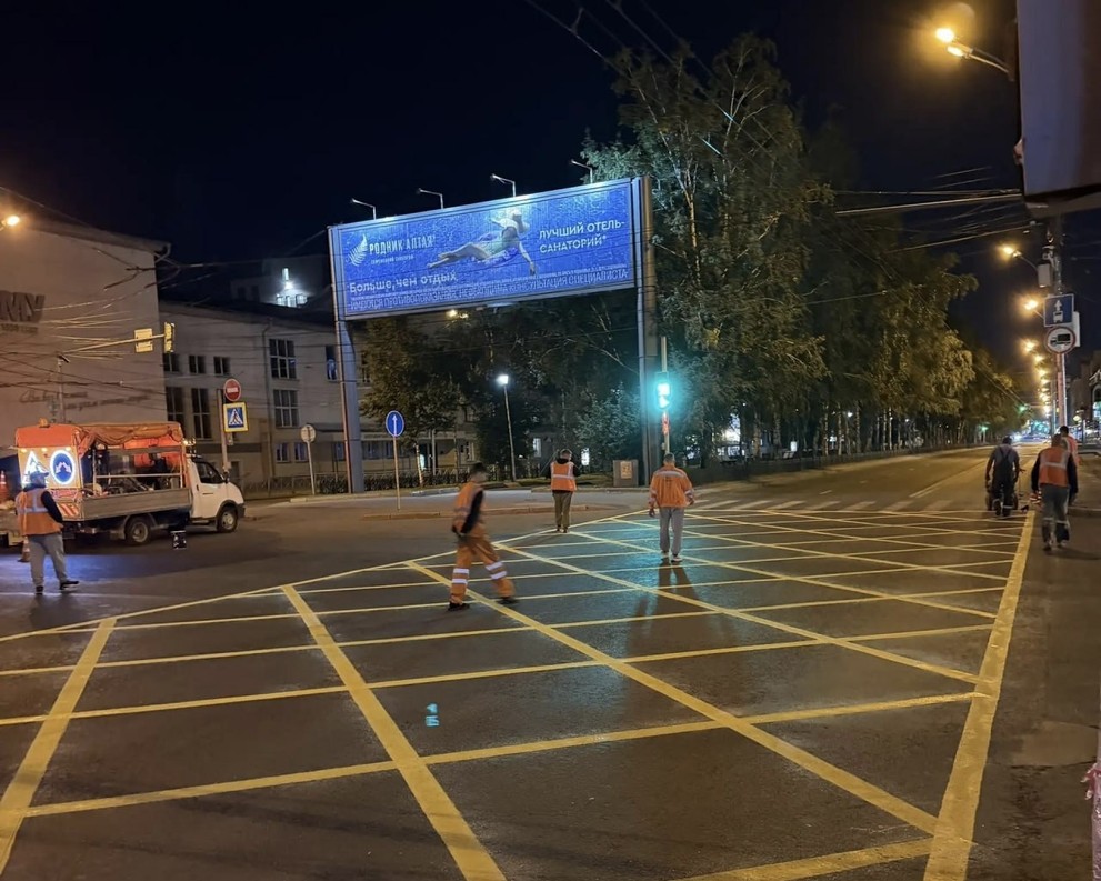 На Красном проспекте в Новосибирске появилась "вафельная" разметка