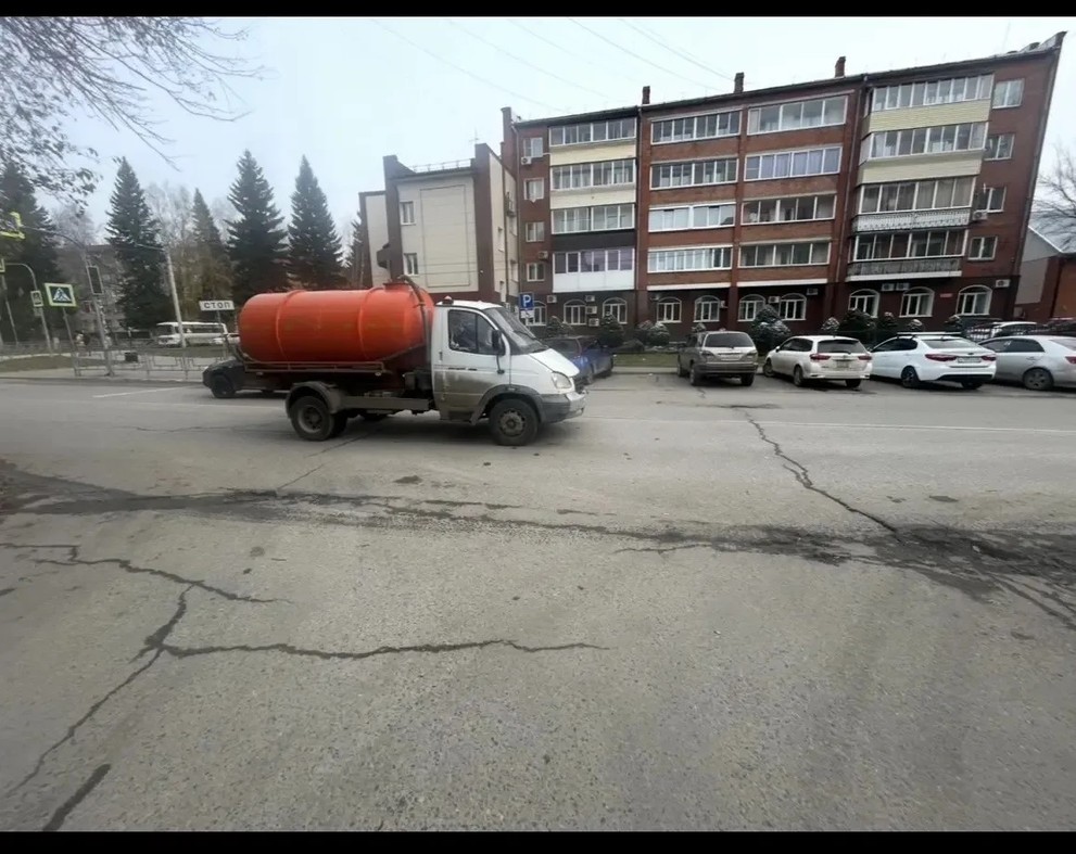 В Горно-Алтайске госпитализировали ребёнка, попавшего под колеса ГАЗа