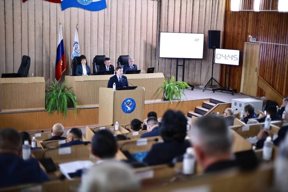С 1 октября чиновников на Алтае станет на 10% меньше