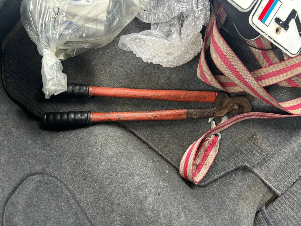 Полицейские задержали 2 красноярцев подозреваемых в краже электрооборудования  