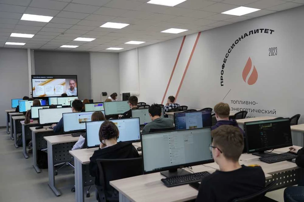 Две тысячи студентов колледжей примут участие в проекте «ИИ-Старт» 