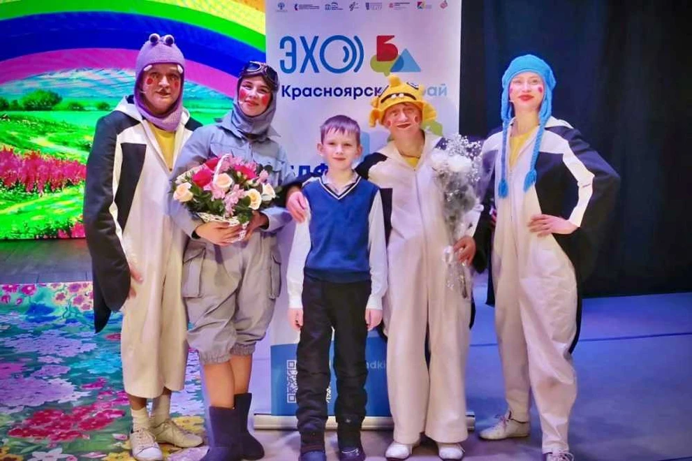 «Единая Россия» в Зеленогорске подарила детям билеты на спектакль «У ковчега в восемь»