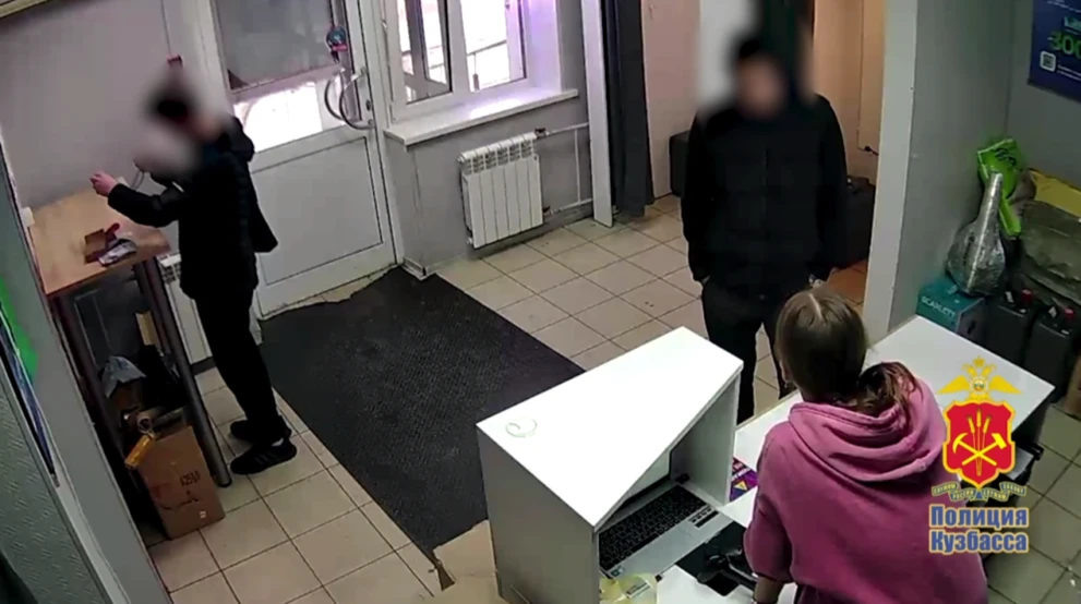 В Кемерове будут судить двух парней за кражу позолоченного крестика из пункта выдачи
