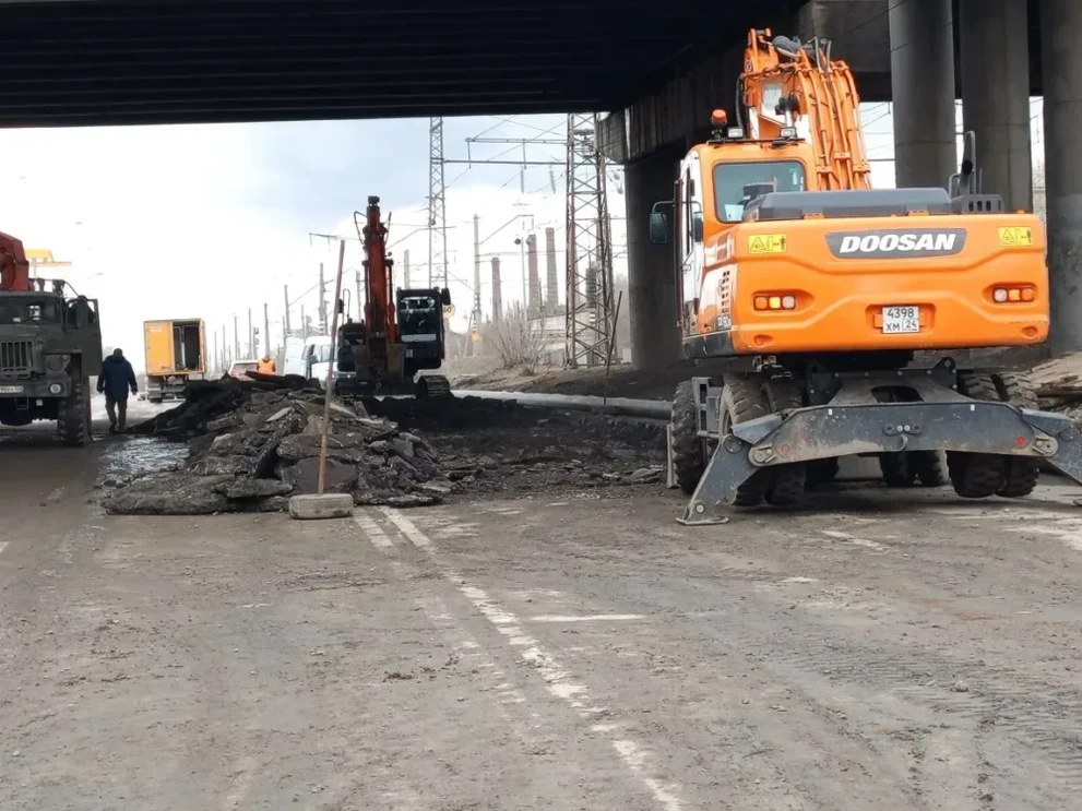 В Красноярске из-за коммунальной аварии на Семафорной ввели режим угрозы ЧС