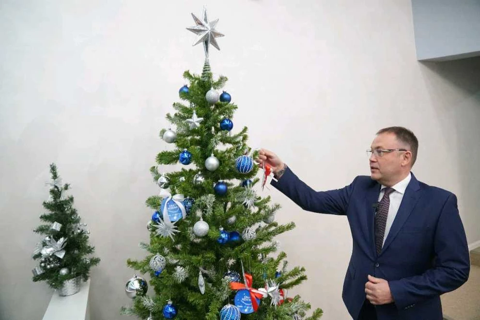 Илья Середюк открыл акцию «Ёлка желаний» в Кузбассе
