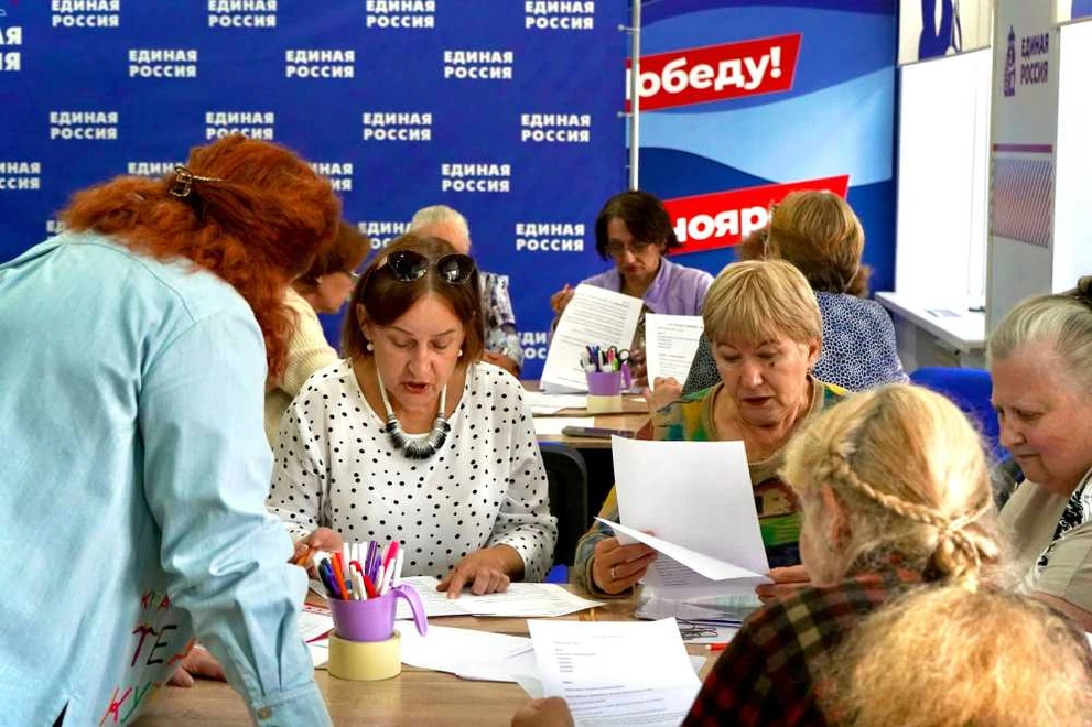 Интерактивный мастер-класс от Красноярского краевого театра кукол прошел в штабе общественной поддержки «Единой России»