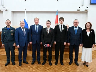 Два студента из Алтая получили медали за спасение людей