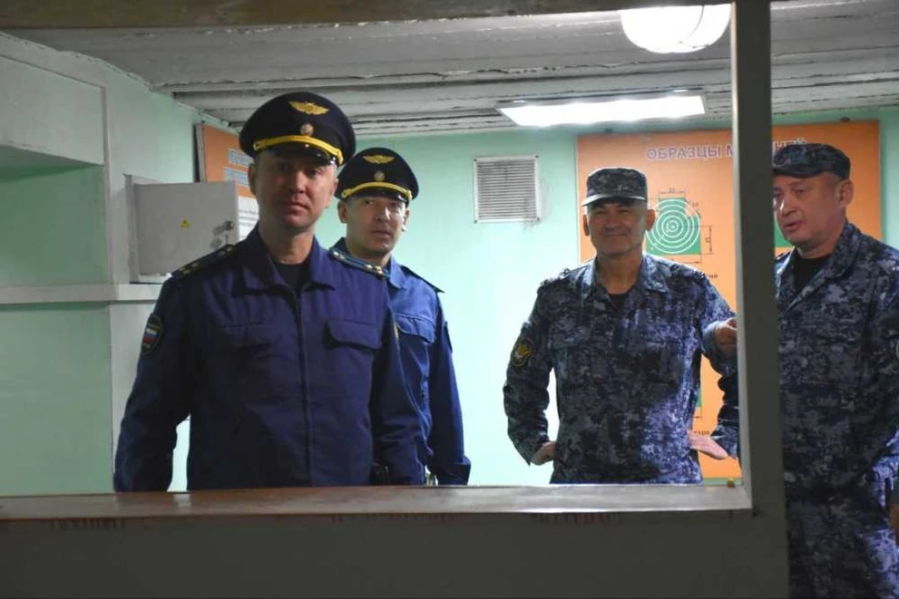 В Тыве заместитель прокурора проверил условия конвоя заключенных 