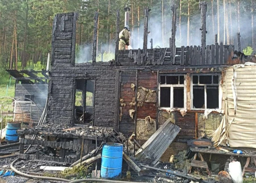 В Иркутской области на пожаре в садоводстве погиб пенсионер 