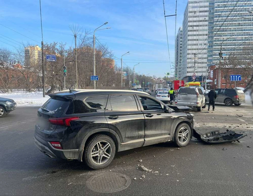 В Томске произошло столкновение двух автомобилей
