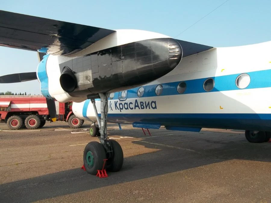У 42-летнего самолёта «КрасАвиа», летевшего в Якутию, отказал двигатель