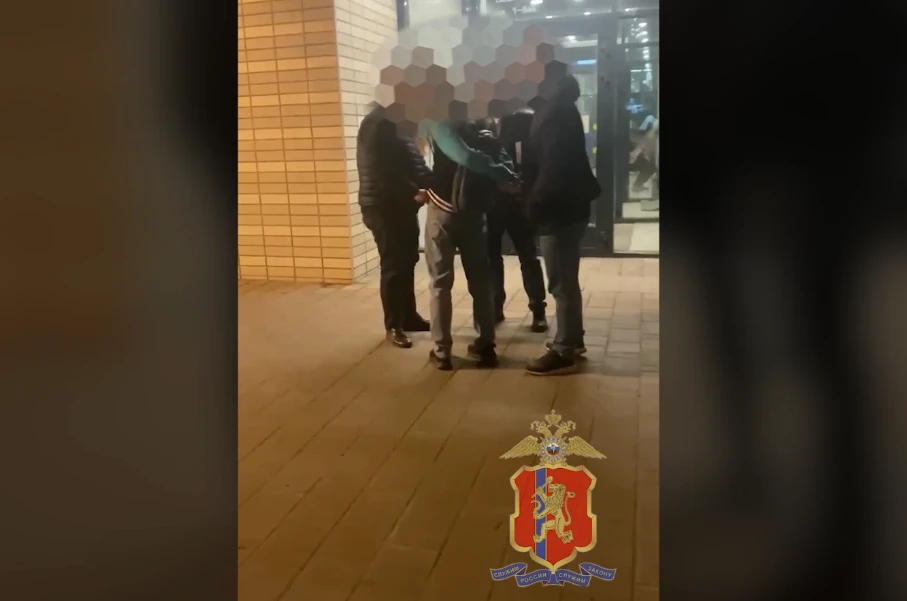 Задержан москвич, по указанию мошенников ограбивший квартиру в Красноярске