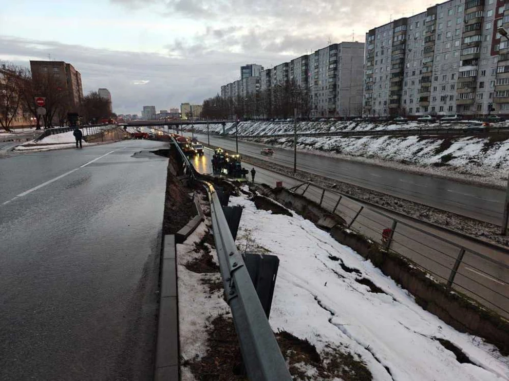 В Новосибирске обрушилась подпорная стенка по ул. Ипподромской