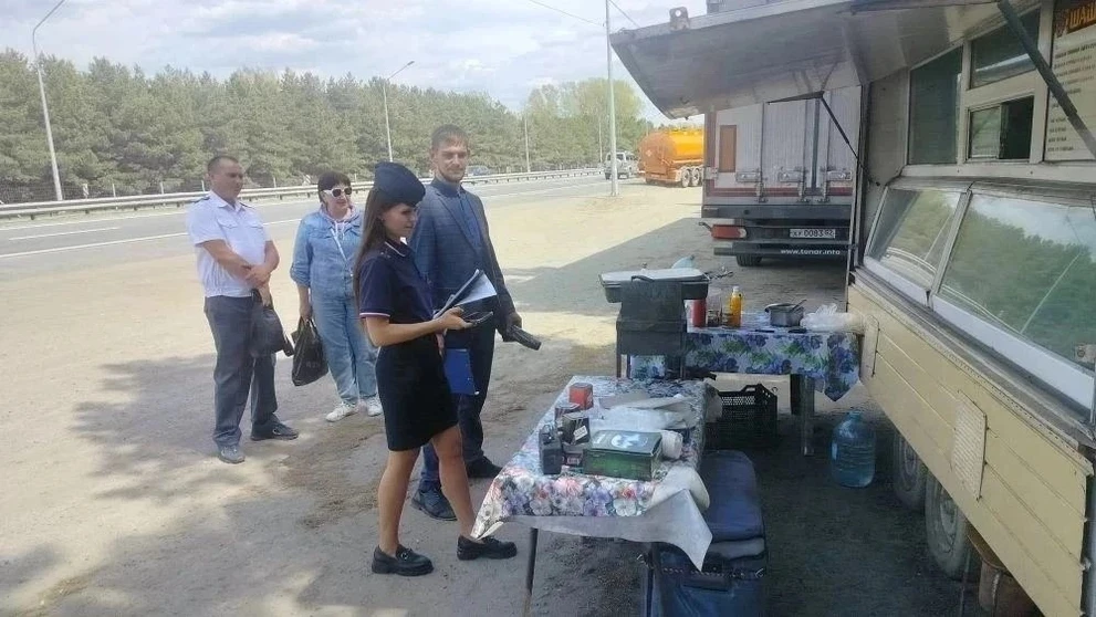 Шашлык с пылью: в Барнауле устроили облаву на уличных торговцев