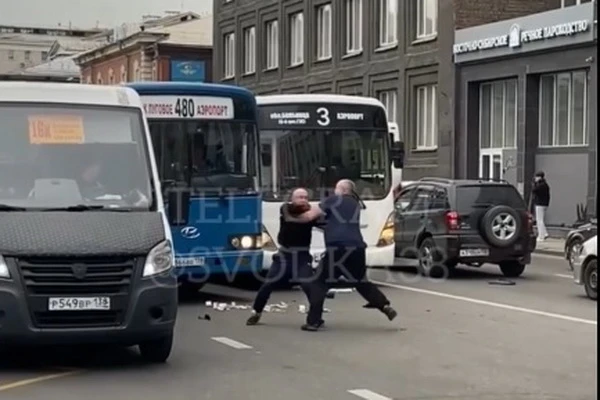 В Иркутске полиция выясняет обстоятельства драки маршрутчиков