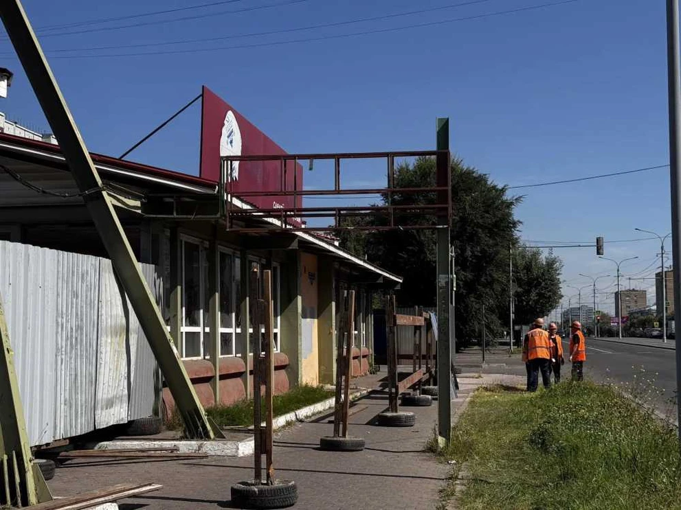 В Красноярске на Предмостной площади приступили к сносу сооружений