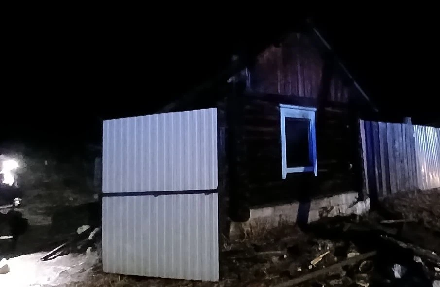 В Красноярском крае во время пожара в жилом доме погибли 2 человека