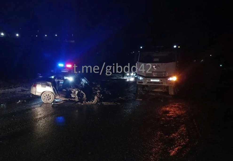 На трассе в Кузбассе погиб подросток  