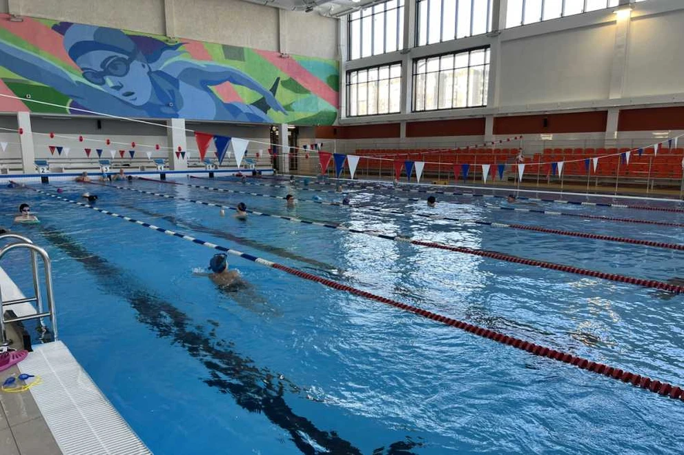 Уроки физкультуры проходят в красноярских бассейнах