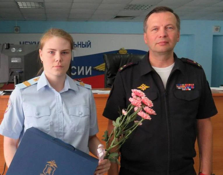 В Красноярском крае сотрудница полиции спасла пенсионера от мошенников