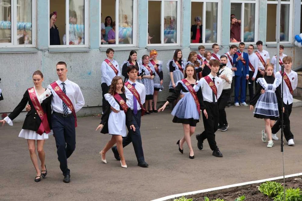 Последние звонки в красноярских школах прозвучат 26 мая